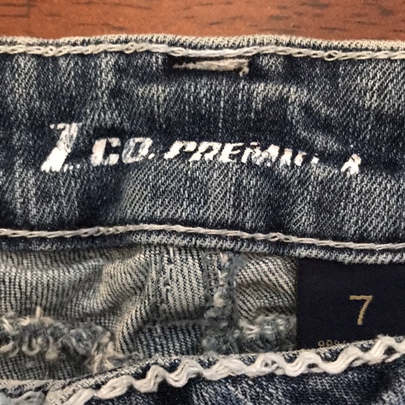 ZCO Premium Destroyed Distressed Bootcut Jeans - Picture 9 of 15